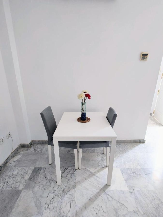 Apartamento Para Dos En San Bernardo Seville Exterior photo
